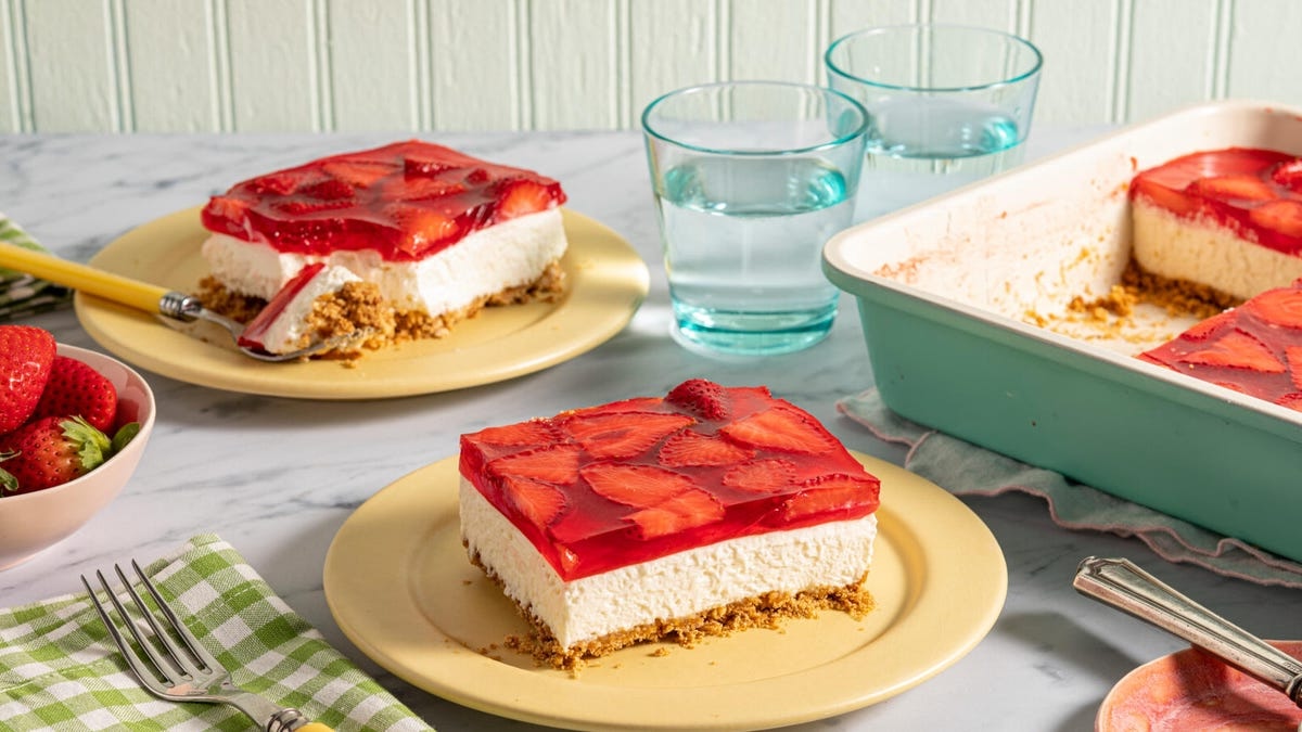 strawberry-pretzel-salad-recipe